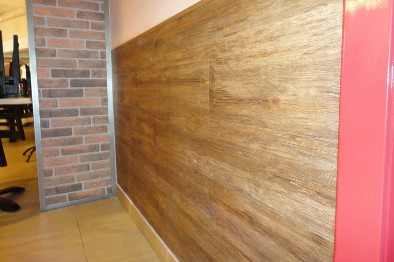 Wall decoration with laminate