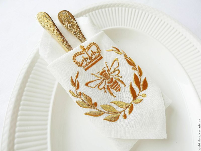 Embroidery napkins for serving