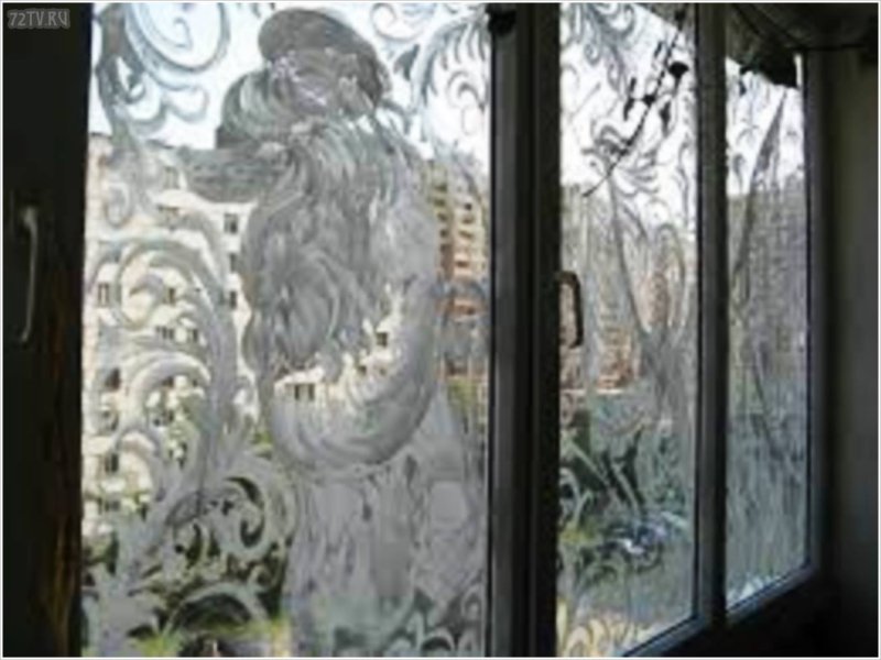 Frosty patterns on glass