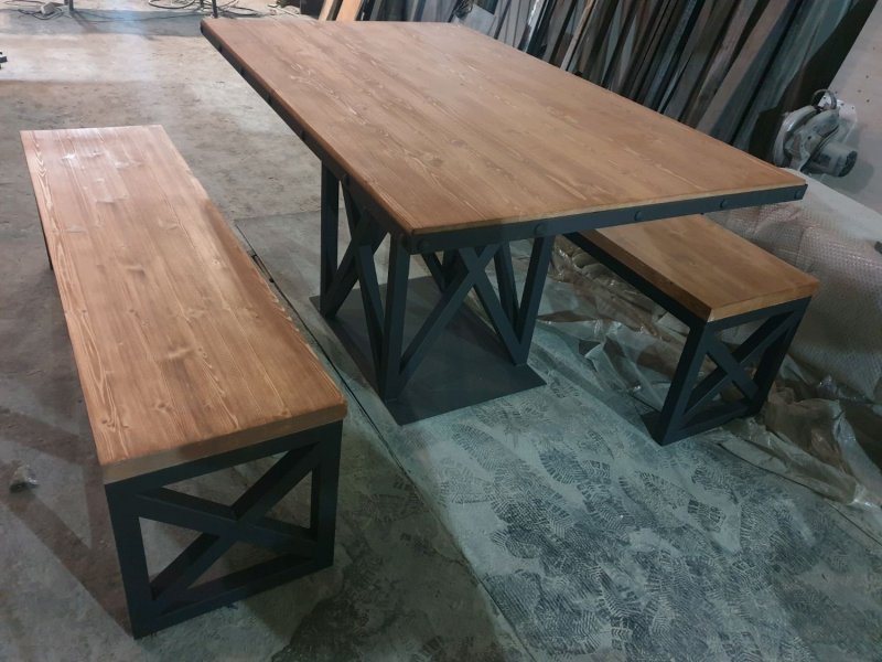 Loft -style table