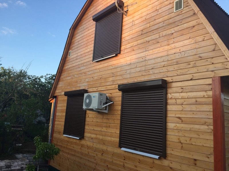 Roller shutters for the country