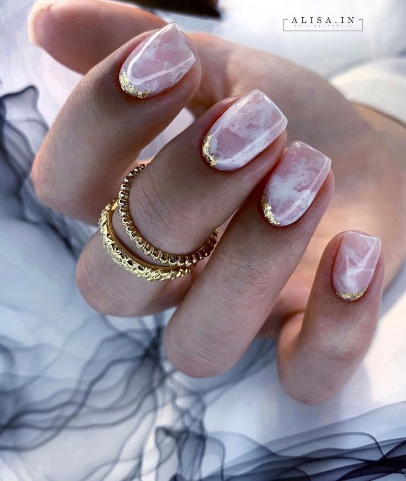 Nude manicure 2022 marble