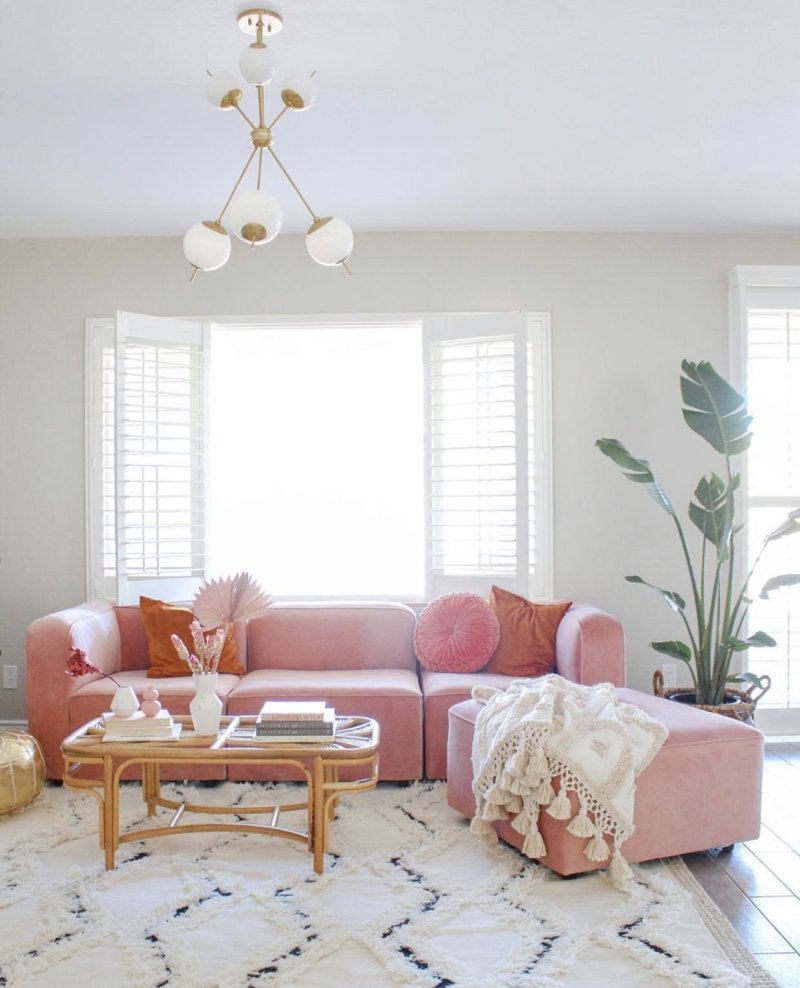 Pink sofa in the interior