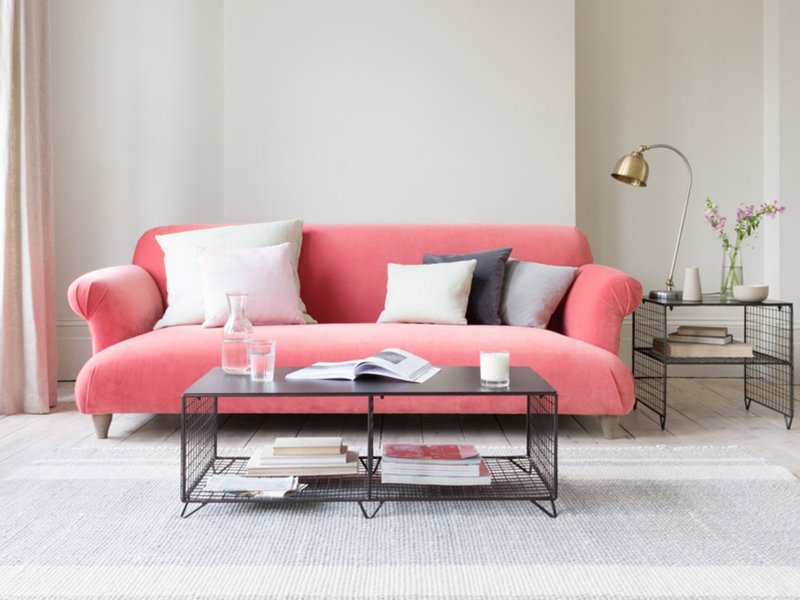 Pink sofa in the interior