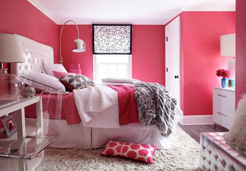 Pink room for a teenager