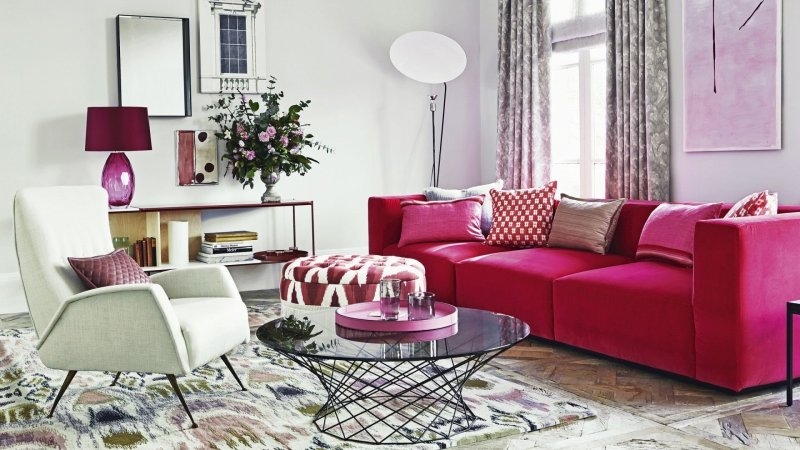 Pink sofa in the interior