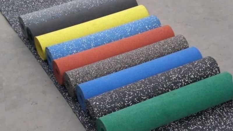 Roller coating made of rubber crumb