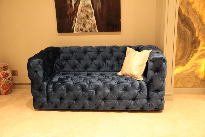 Sofa with carriage screed