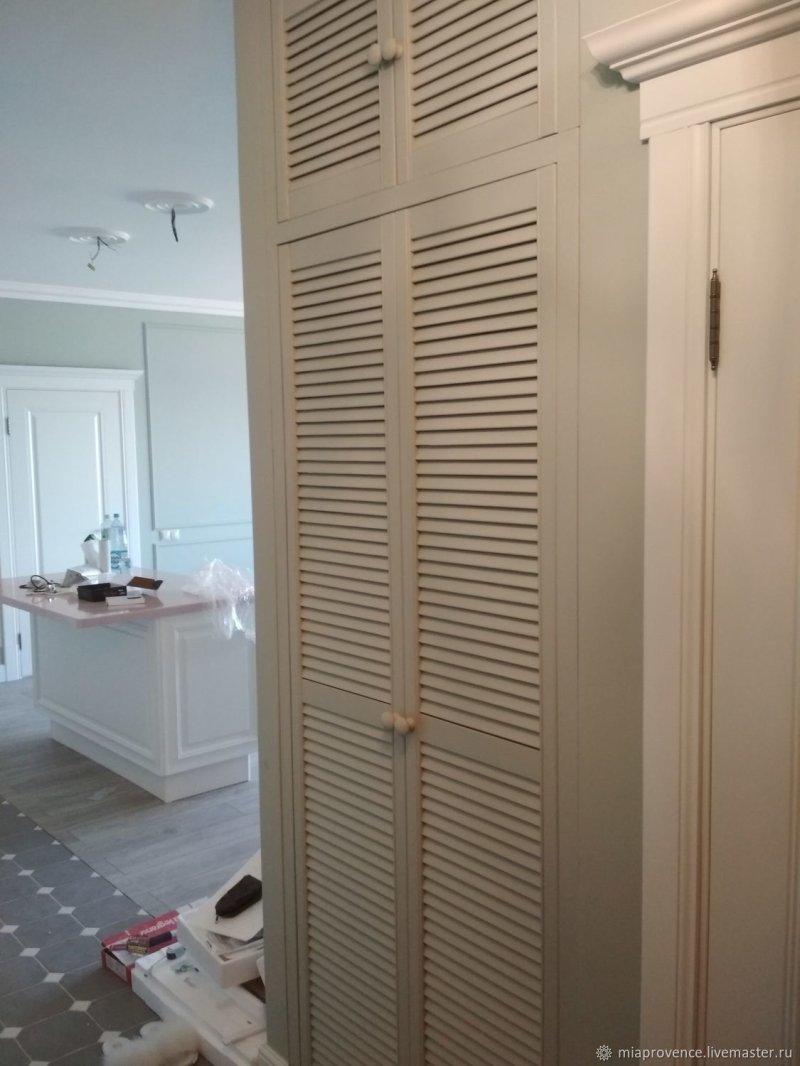 Wardrobe with blind doors