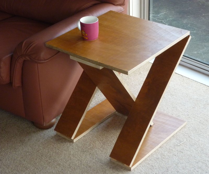 Folding coffee table