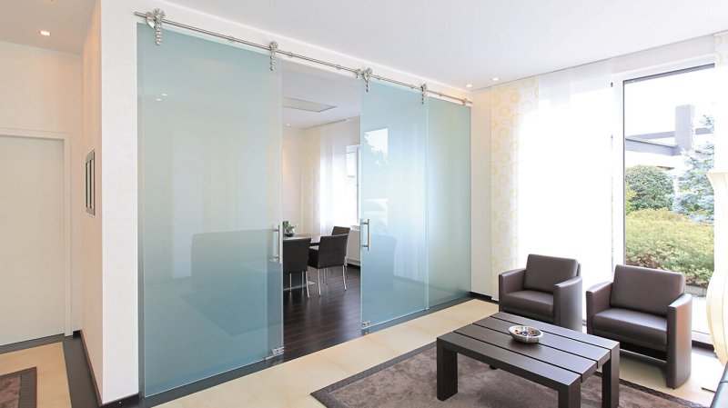 Sliding whole -glass partitions