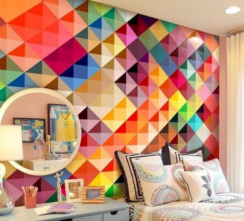 Multi -colored walls in the interior