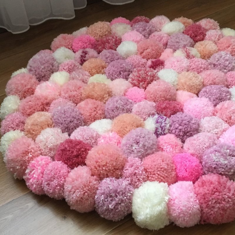 Pompons carpet