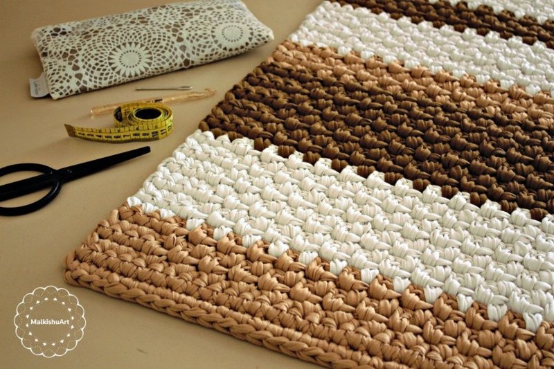 Knitted rug