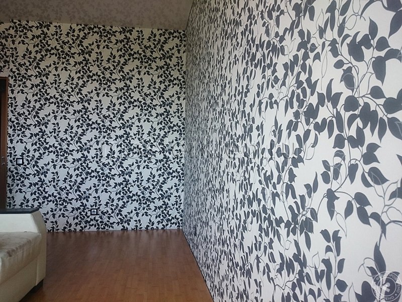 Playing walls with wallpaper