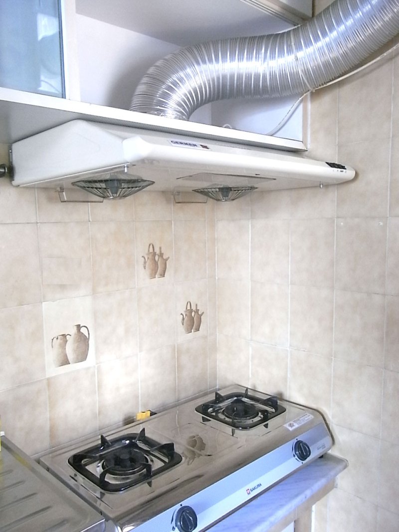 Hollow -hood for a kitchen with an air duct