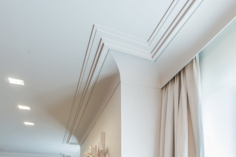 Ceiling cornice for curtains