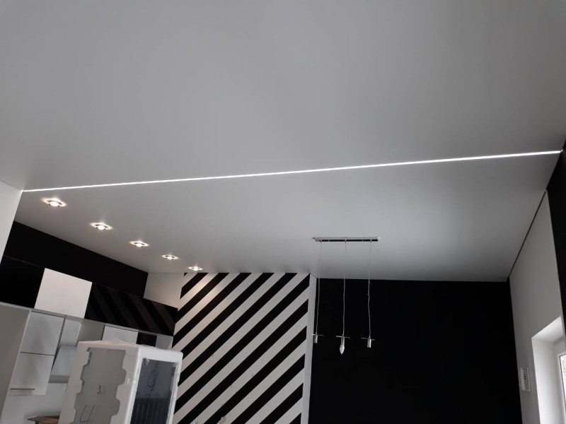 Light lines ceiling