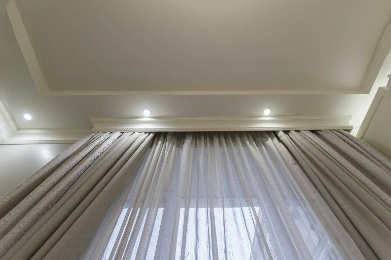 Ceiling cornice for curtains