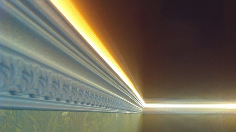 Ceiling skirting board for LED tape