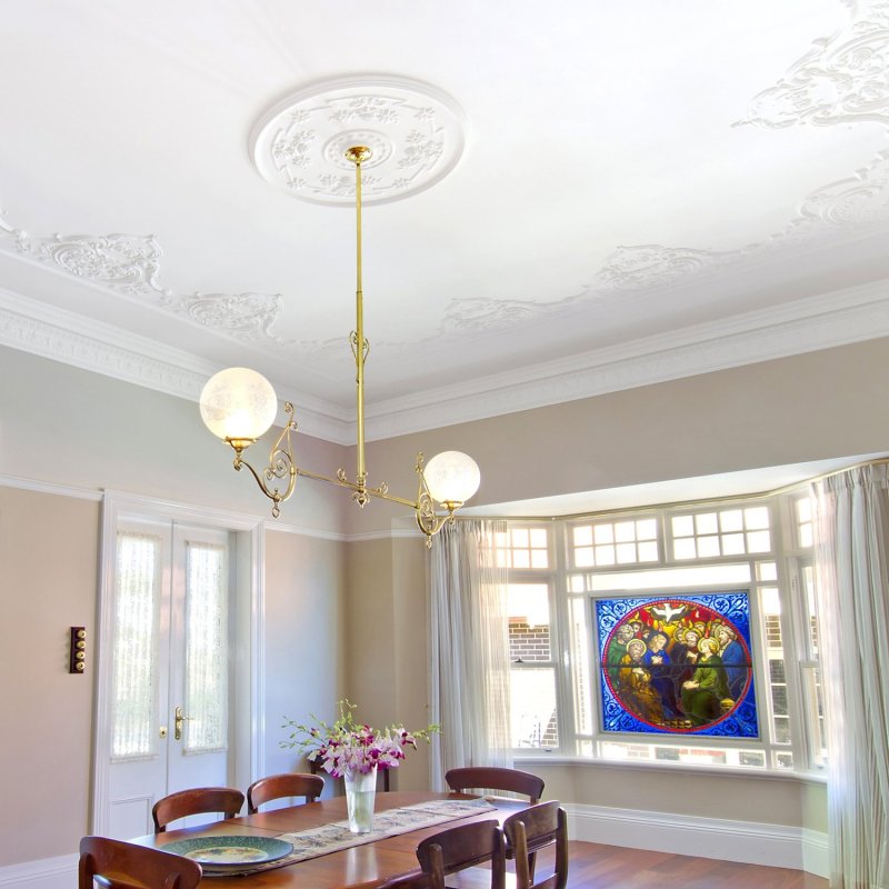 Ceiling stucco molding