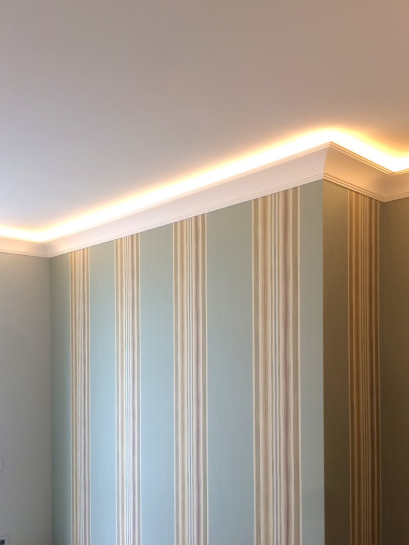 Ceiling baseboard with backlight