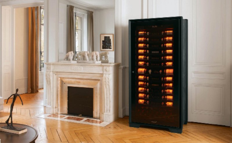 Wine refrigerator