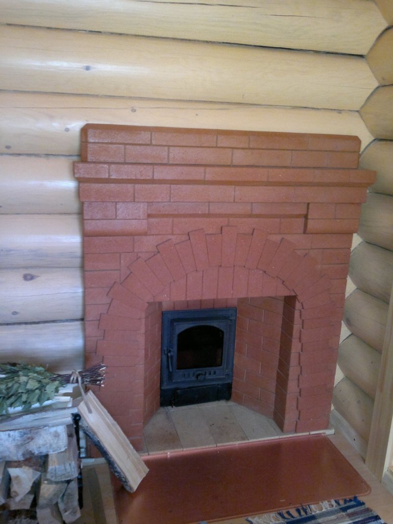 Bath stove lined with brick