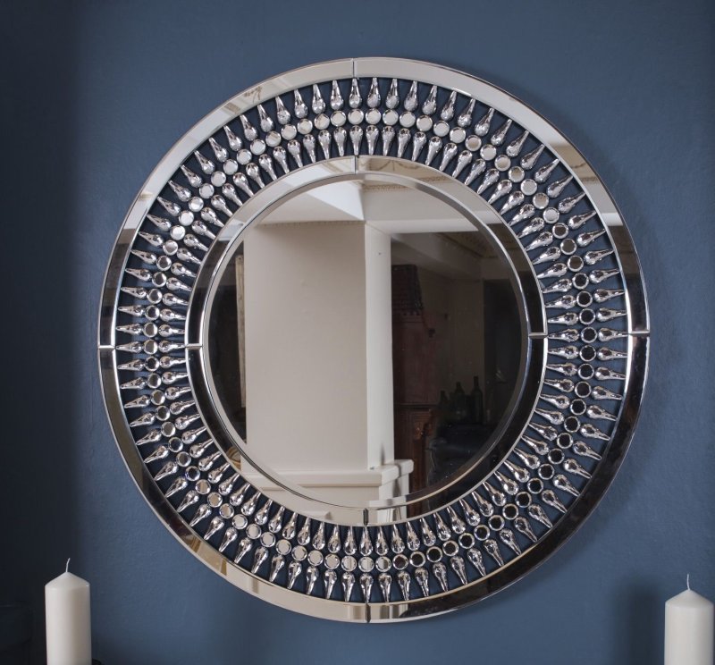 Round mirror