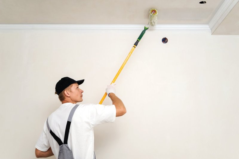 Coloring the ceiling with a roller