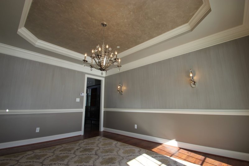 Ceiling plinth in the interior