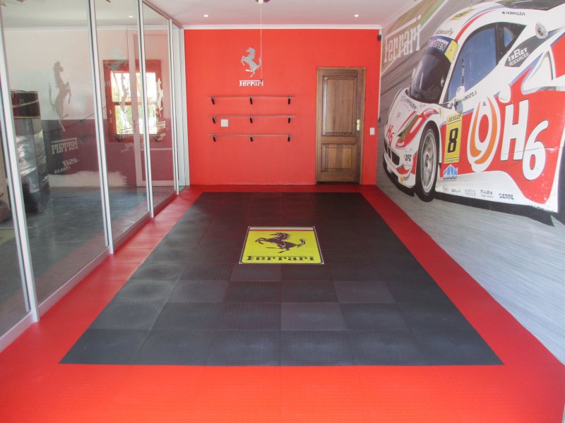 Rubber floor in a garage