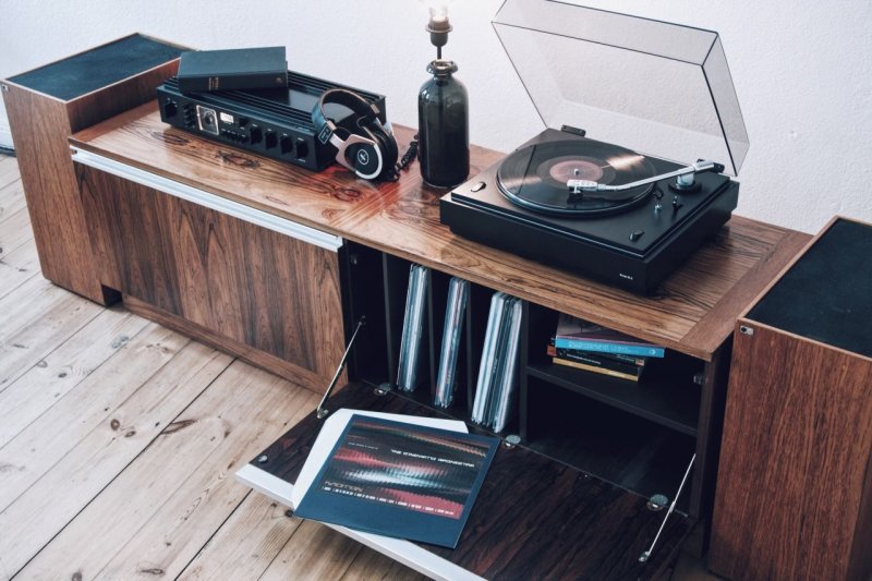 Tumbing for a vinyl player and Ikea records