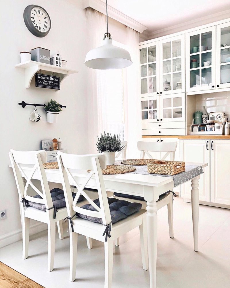 White kitchen Ikea Scande Style