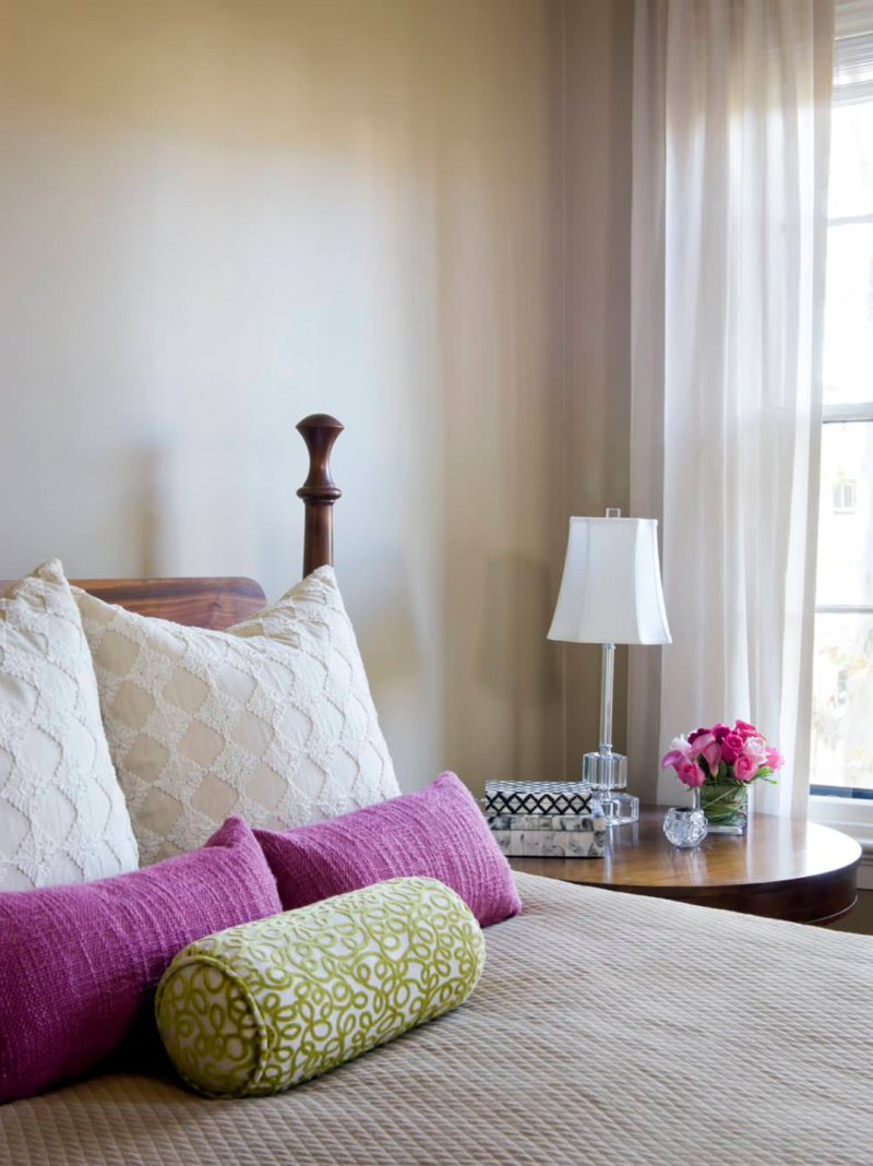 Decorative pillows on the bed