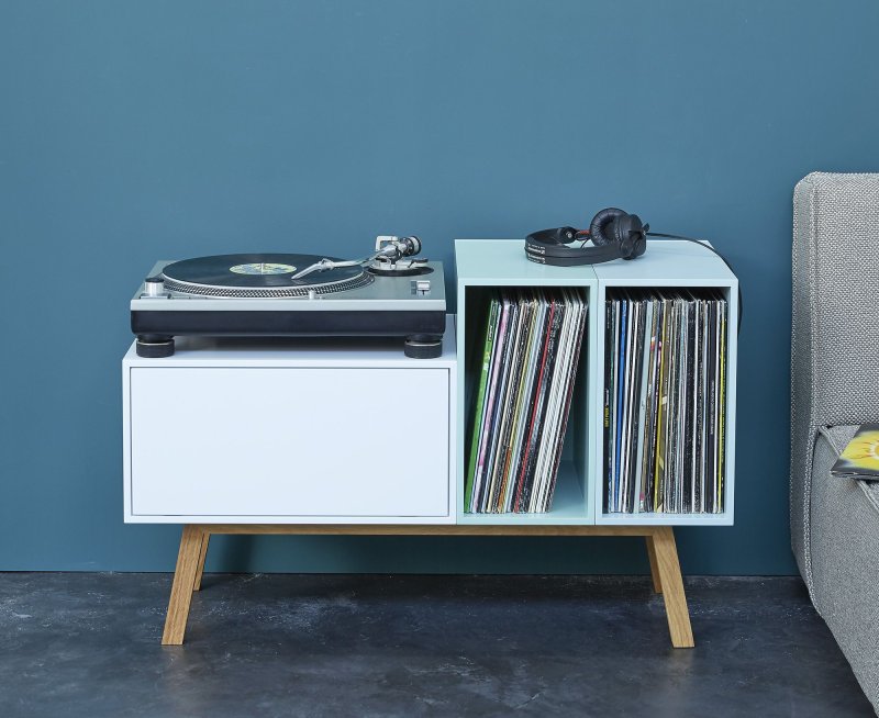 Tumbing for a vinyl player and Ikea records