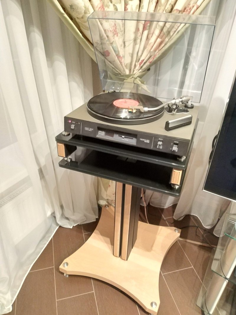 Vinyl player