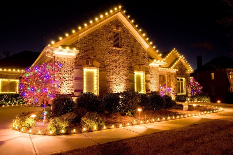 Decoration of houses with garlands