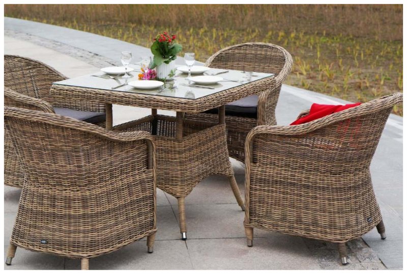 Rattan table 4sis Enigma