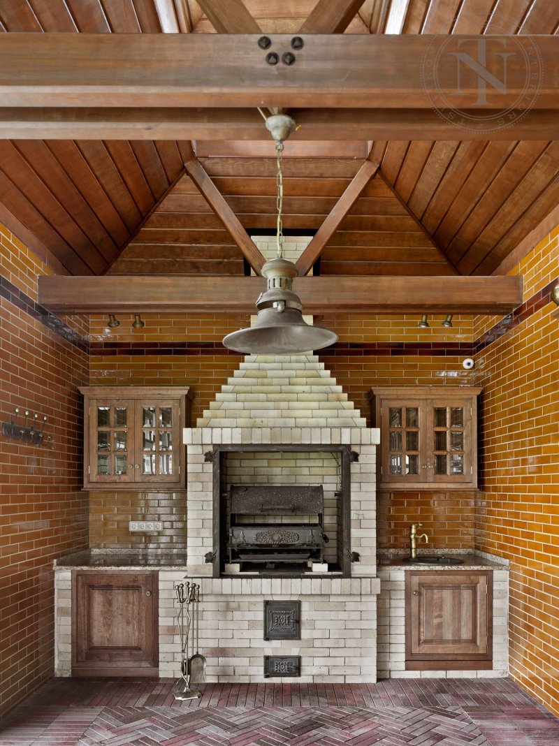 Barbecue fireplace for the gazebo