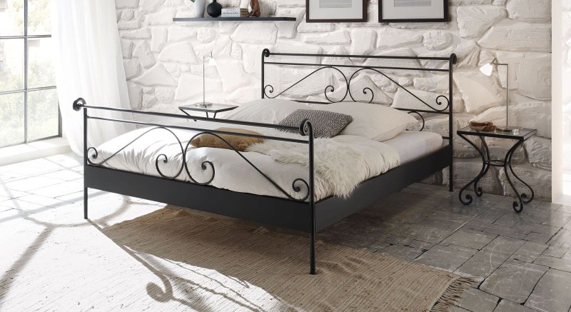 Metal bed