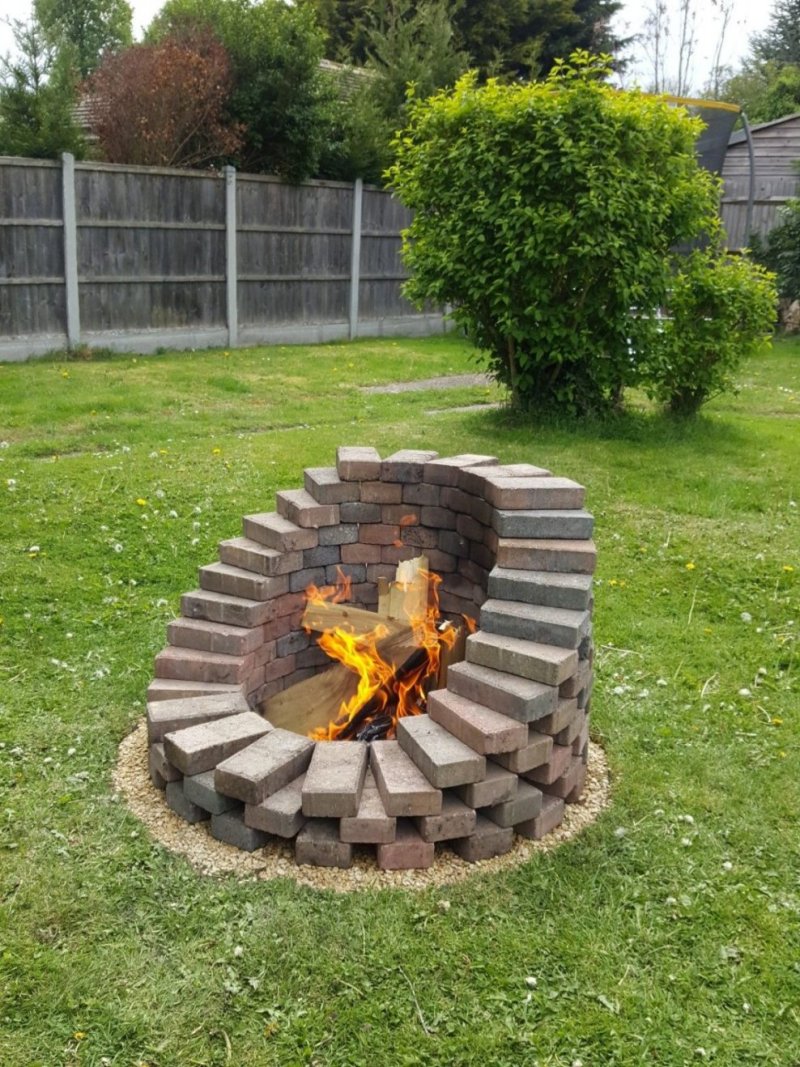 Brick bonfire