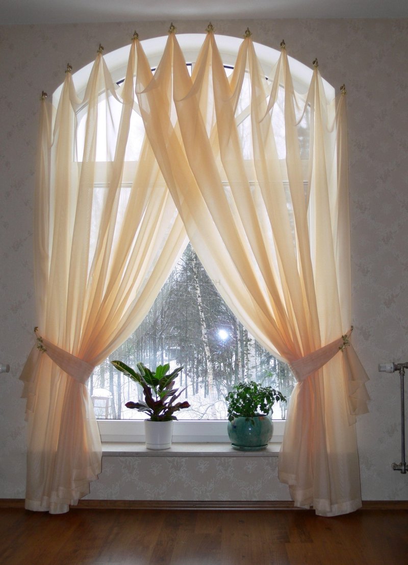 Semi -rounded curtains