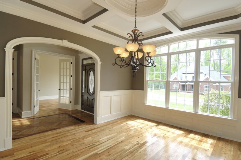 Ceiling plinth in the interior