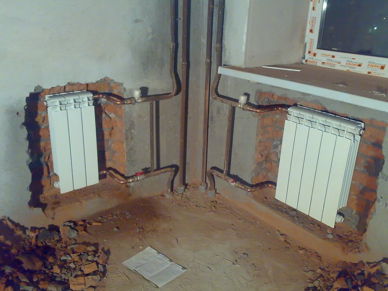 Heating pipes in the wall