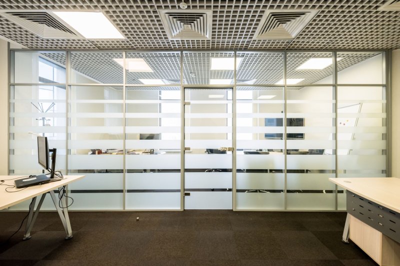 Aluminum office partitions