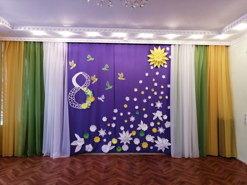 Hall decoration by March 8 in kindergarten