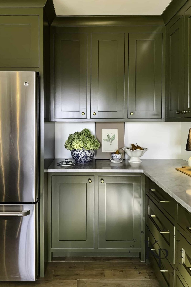 Olive -colored kitchens