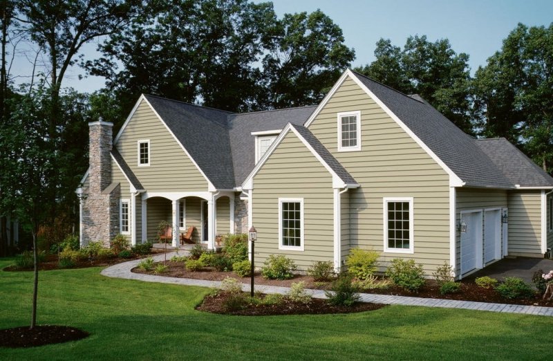 Vinyl siding Brick House