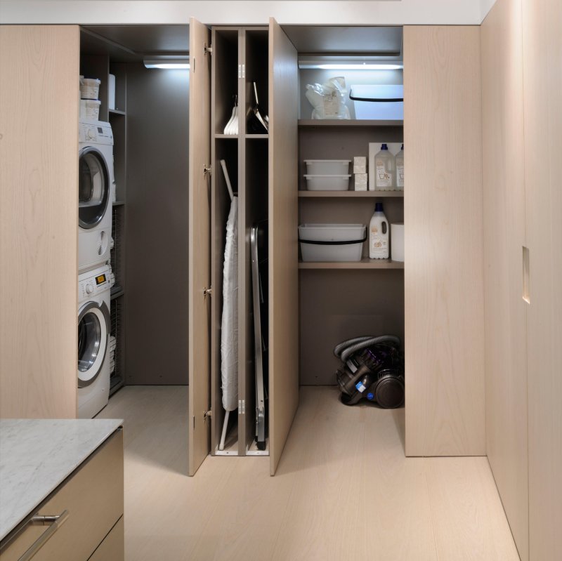 Built -in household cabinet